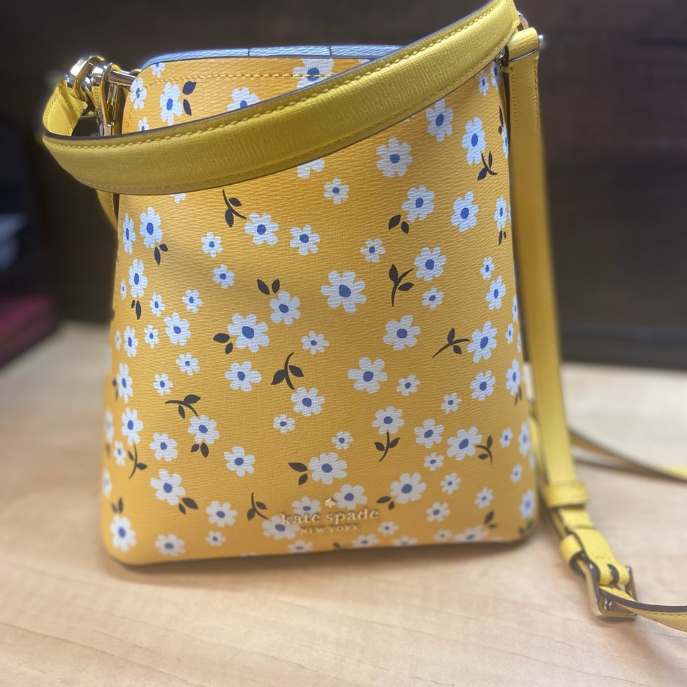 NWT Kate Spade Daisy Print Crossbody